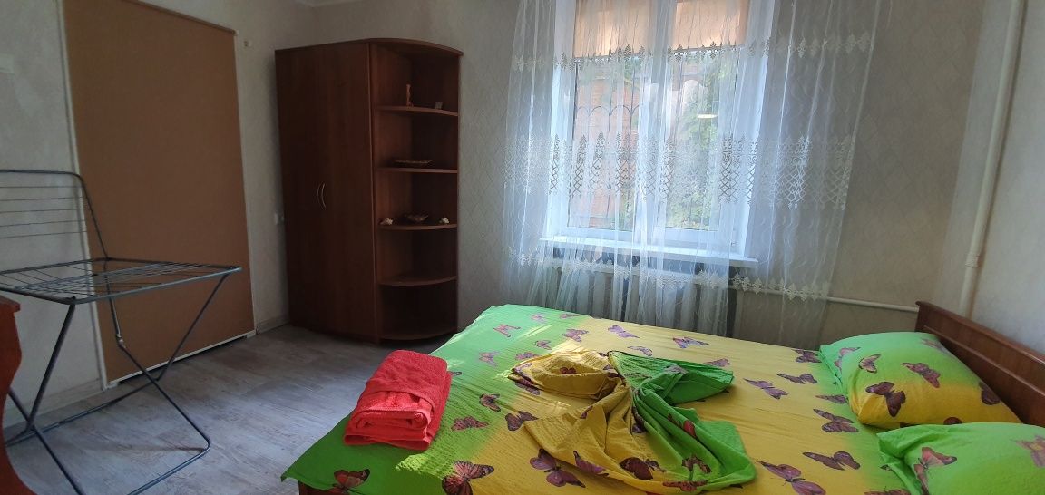 2-кімнатна з хорошим ремонтом метро Дружби Народів 100м.