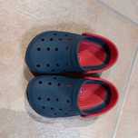 2 pares de Crocs criança 24