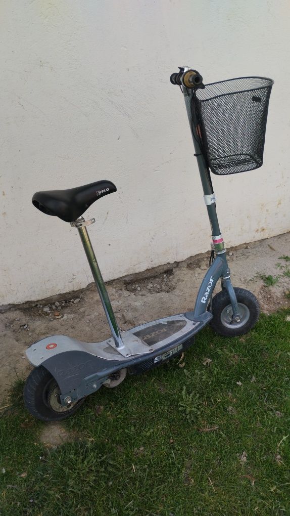 Hulajnoga elektryczna Razor e300