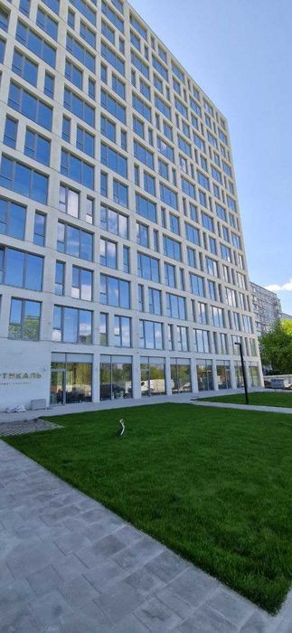 Продам квартиру у  ЖК "Вертикаль" з частковим ремонтом