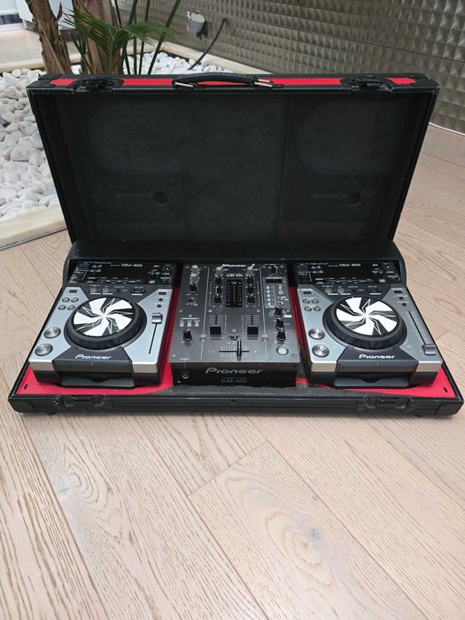 Conjunto Pioneer DJ – 2x CDJ-400 + Mesa DJM-400 + Flight Case Pro