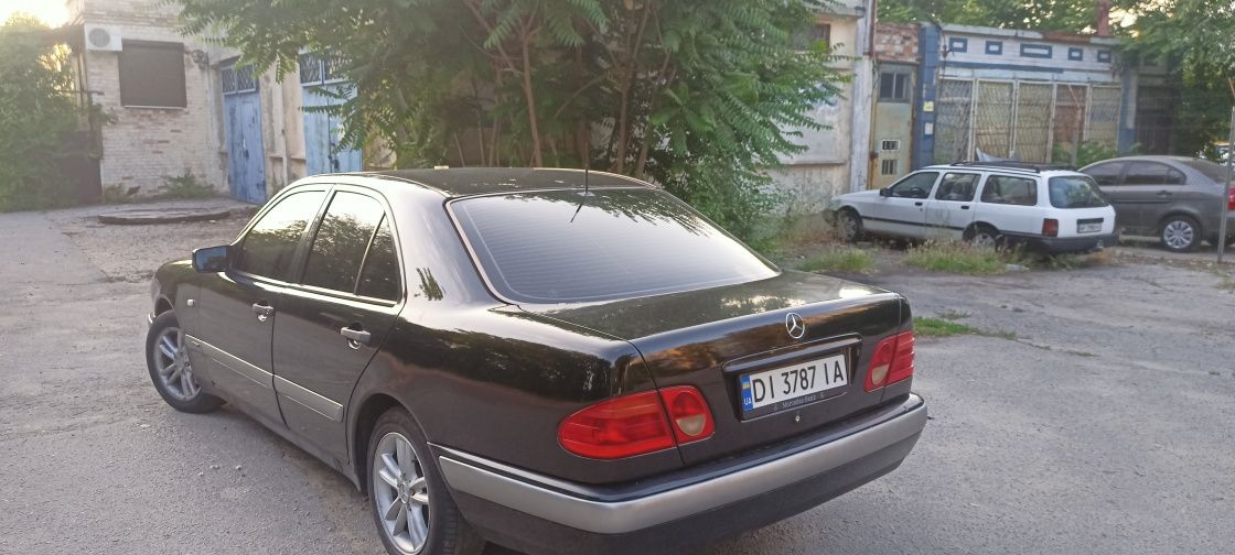 Продам Mercedes W210