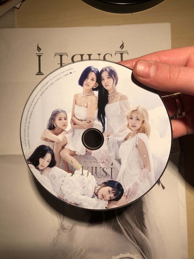 album „I Trust”- (G)IDLE