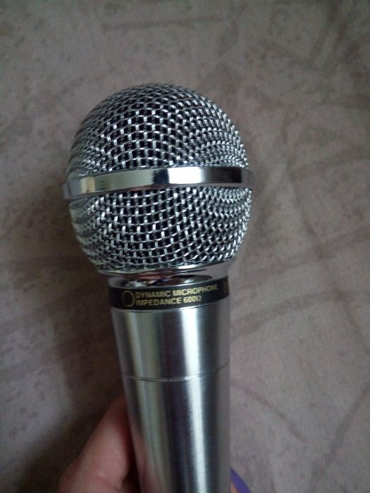 Микрофон LG для караоке / DVD- проигрывателя