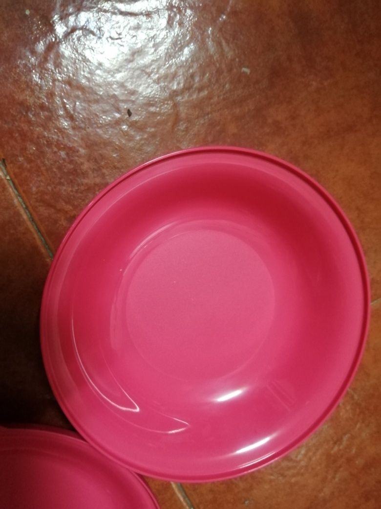 Conjunto de 2 pratos tupperware, novos