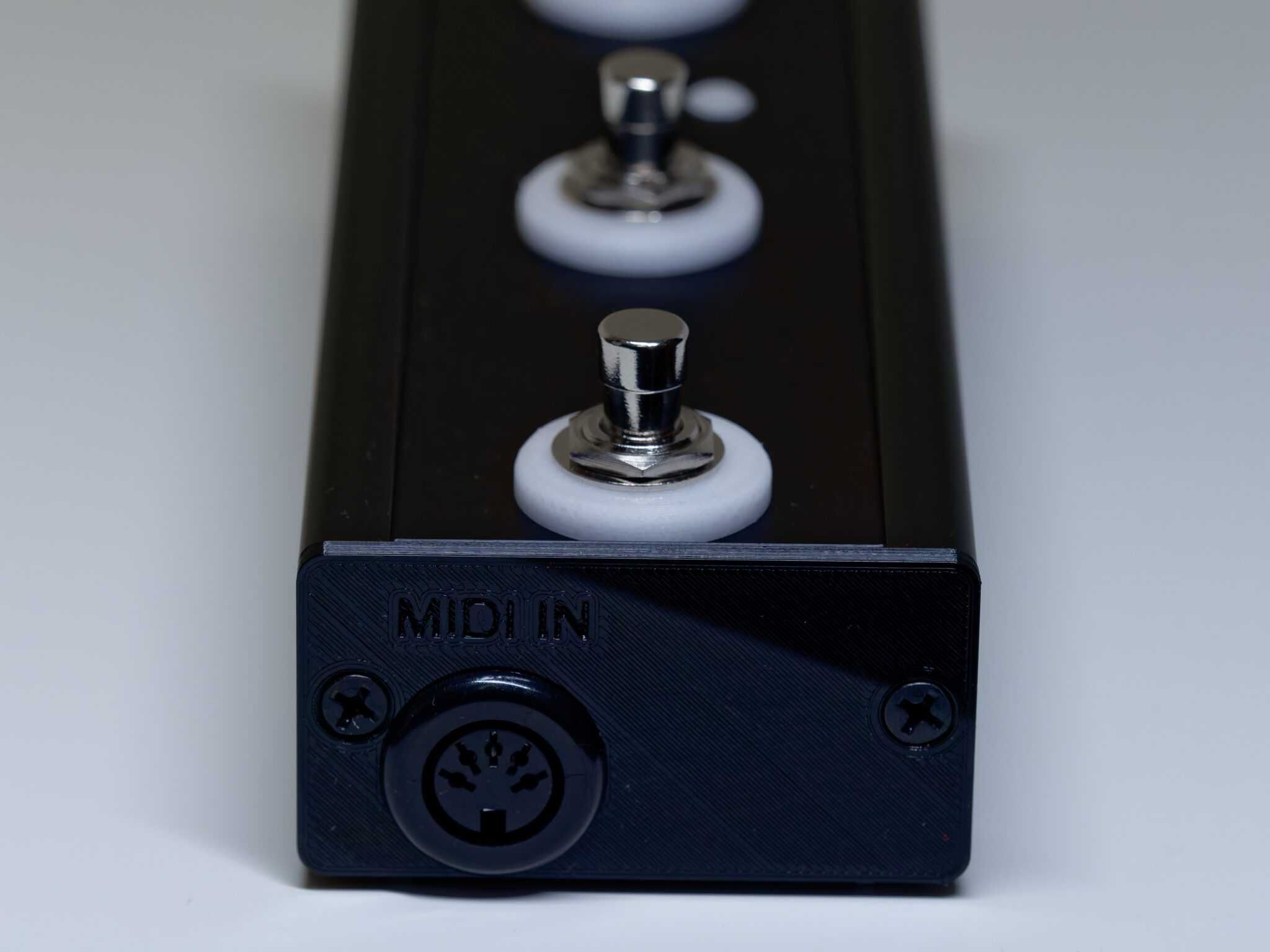 KG Triple I/O 2 kontroler MIDI dla Line 6 HX Stomp