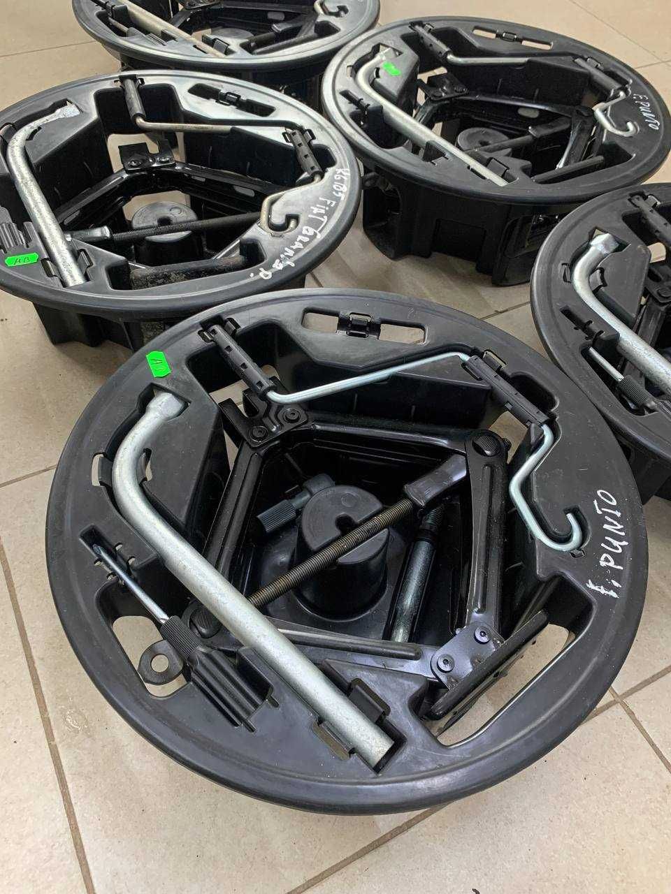 Набір Домкрат Ключ Крюк Гак Fiat Punto Bravo Stilo Linea