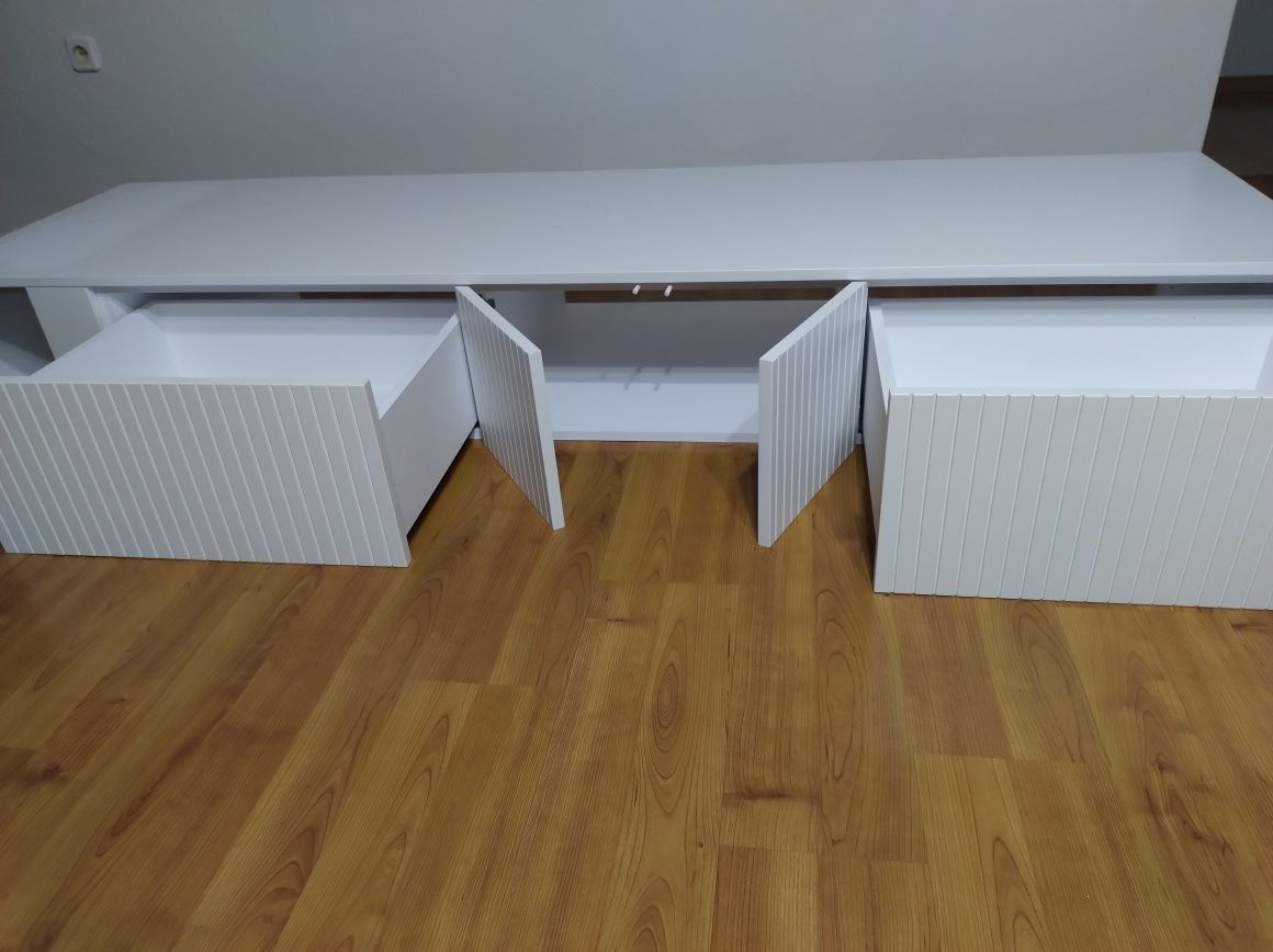 Szafka biała pod telewizor / Szafka do salonu