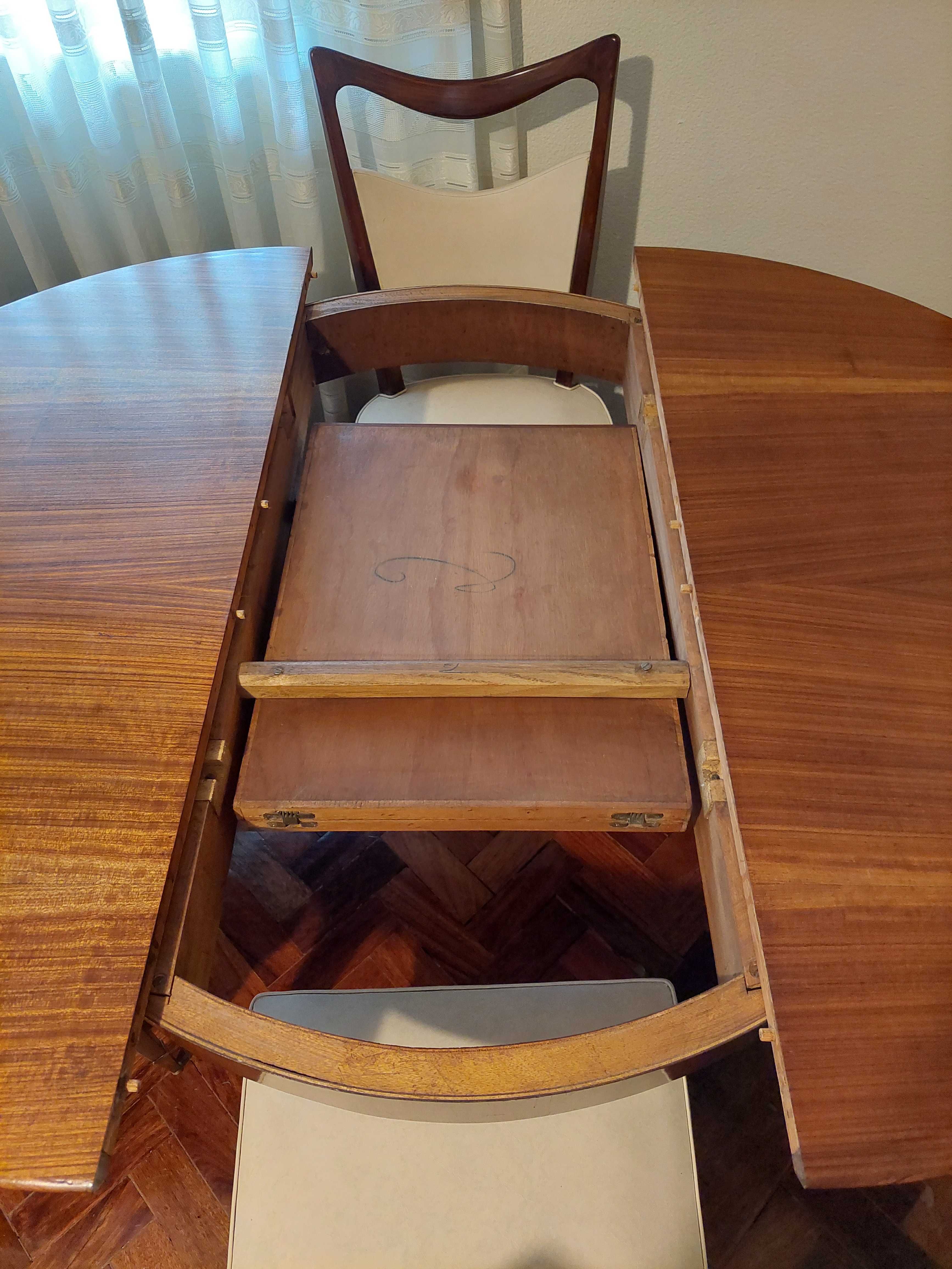6 cadeiras de design italiano (anos 50) + mesa extensível vintage