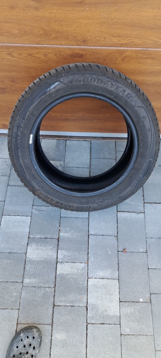 Opona Goodyear 205/55 R16 zimowa