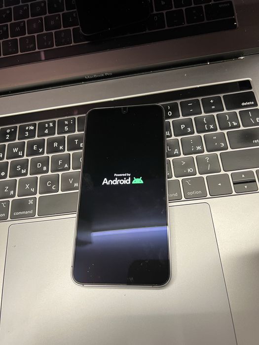 Продам телефон Samsung Galaxy s24 -S921U1 8 на 128Gb