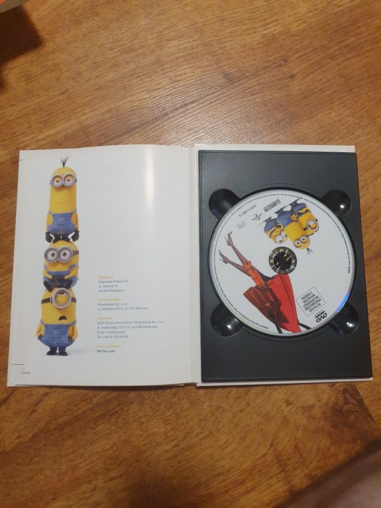 Książka z płytą DVD z filmem Minionki