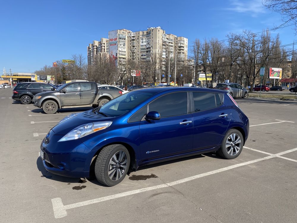 Продам Nissan Leaf