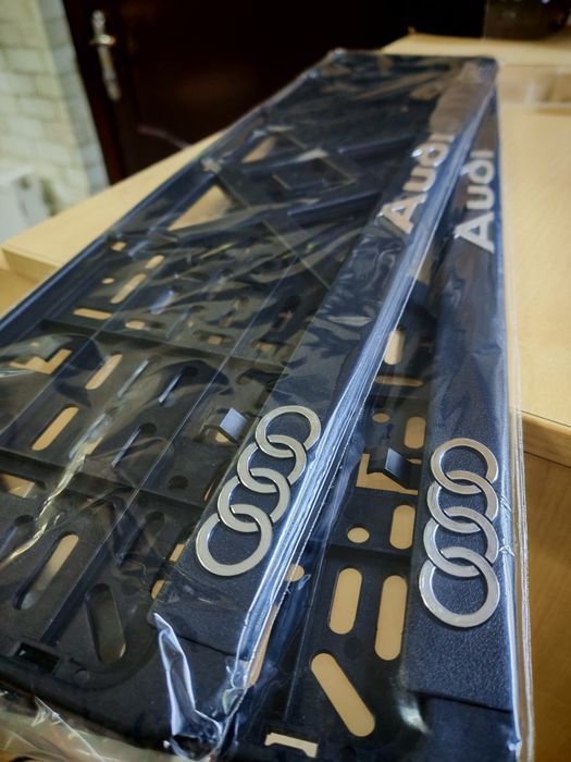 Рамки на номерні знаки