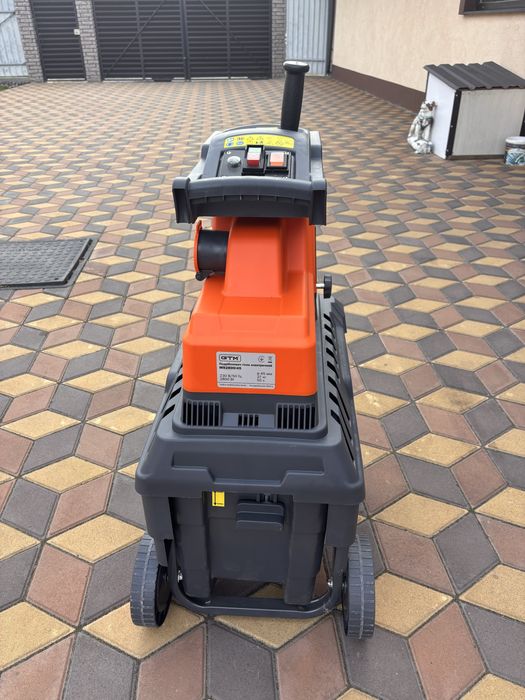 Новий подрібнювач гілок STM 2800 – 2800 Вт