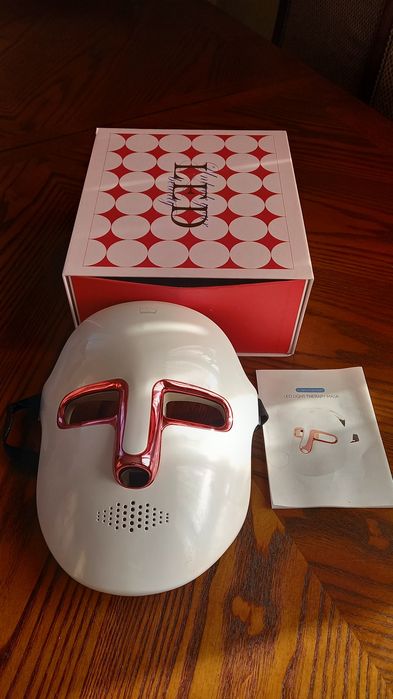 Продам лед маску і масажер для лиця відомих фірм .