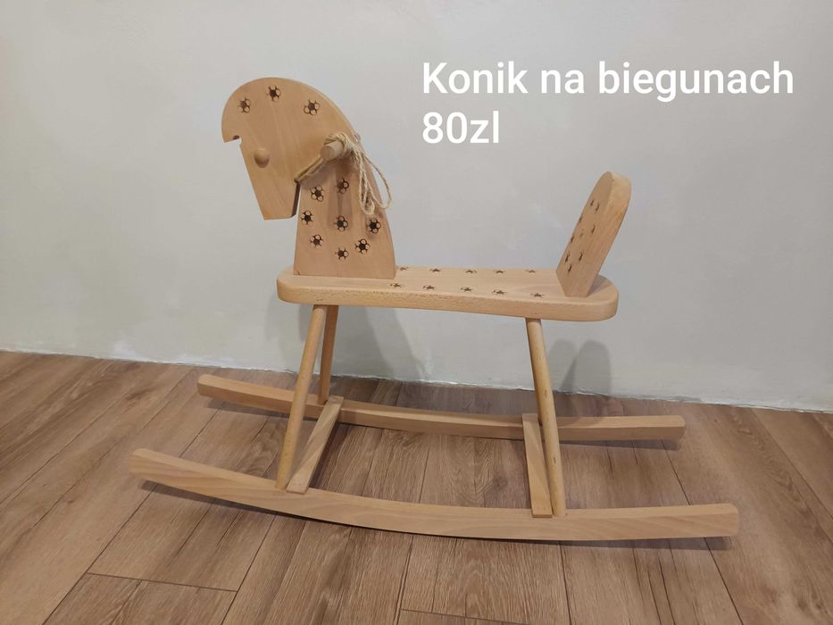 Drewniany konik na biegunach