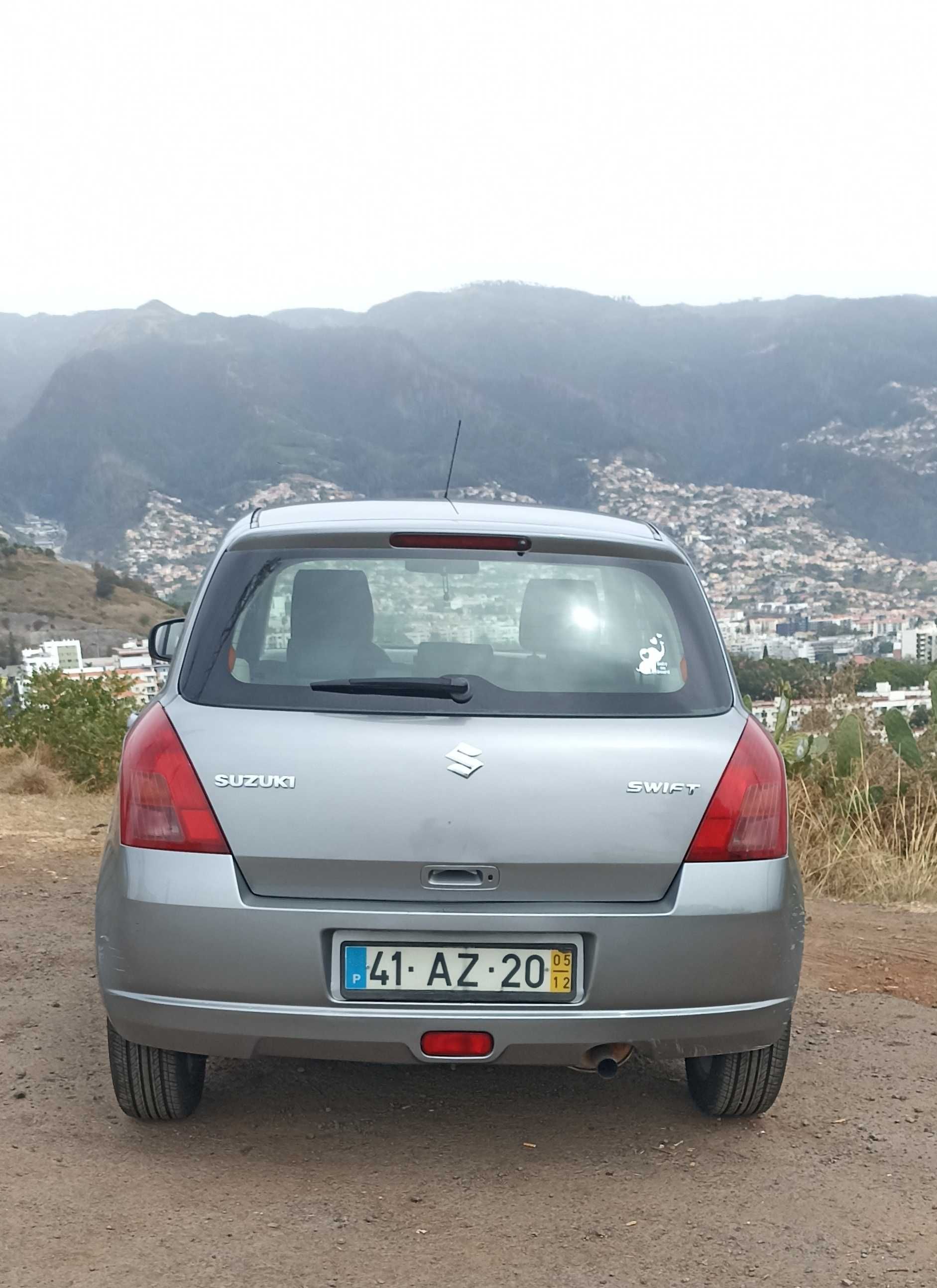 Vende-se Suzuki Swift 2005, gasolina, motor 1.3, 200 000 km.