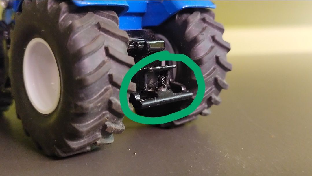 Siku traktor z turem new Holland 1 :50