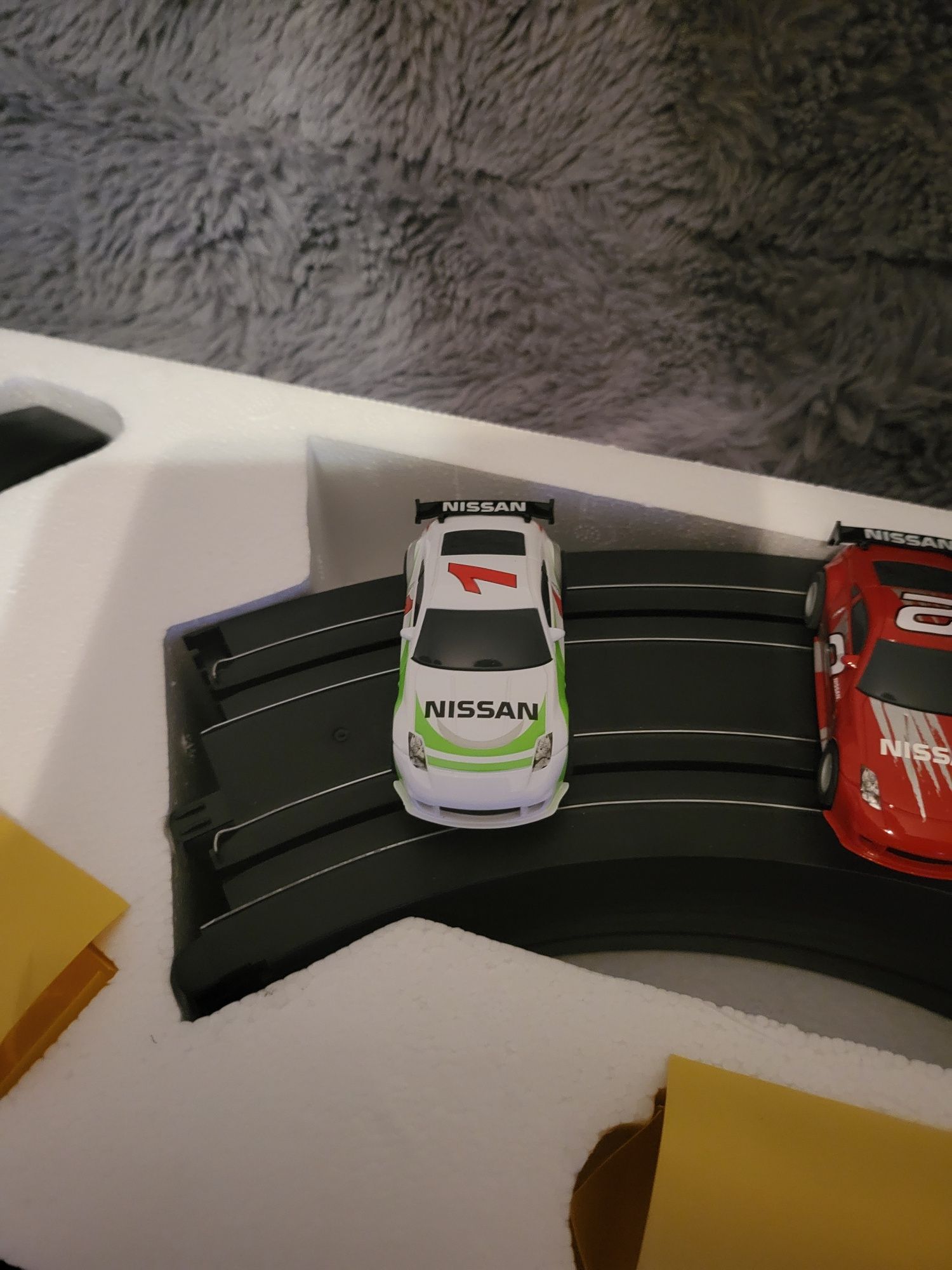 Elektryczny tor na  3 x nissan 370 z