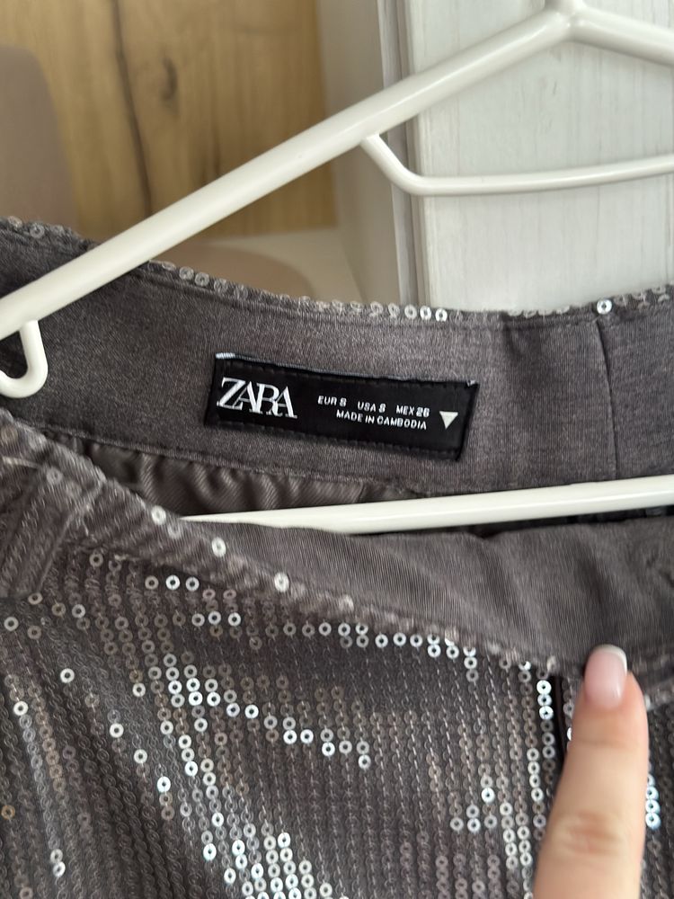 Нарядний та стильний костюм zara