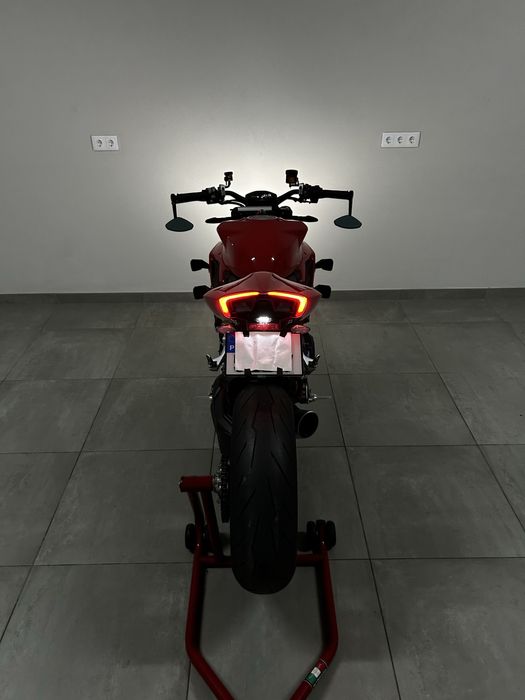 Ducati Streetfighter V2