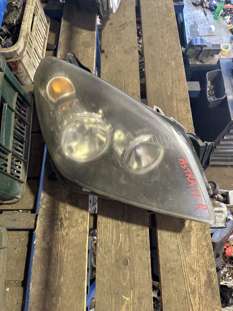 Lampa Astra H ciemna Prawa Reflektor Prawy Astra III