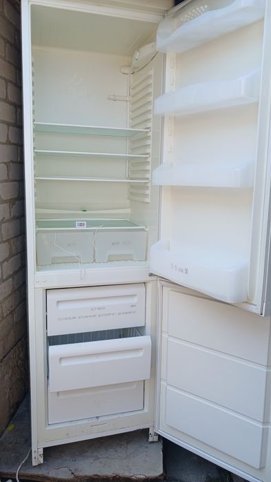 Продам  холодильник  Zanussi  с гарантией от мастера.
