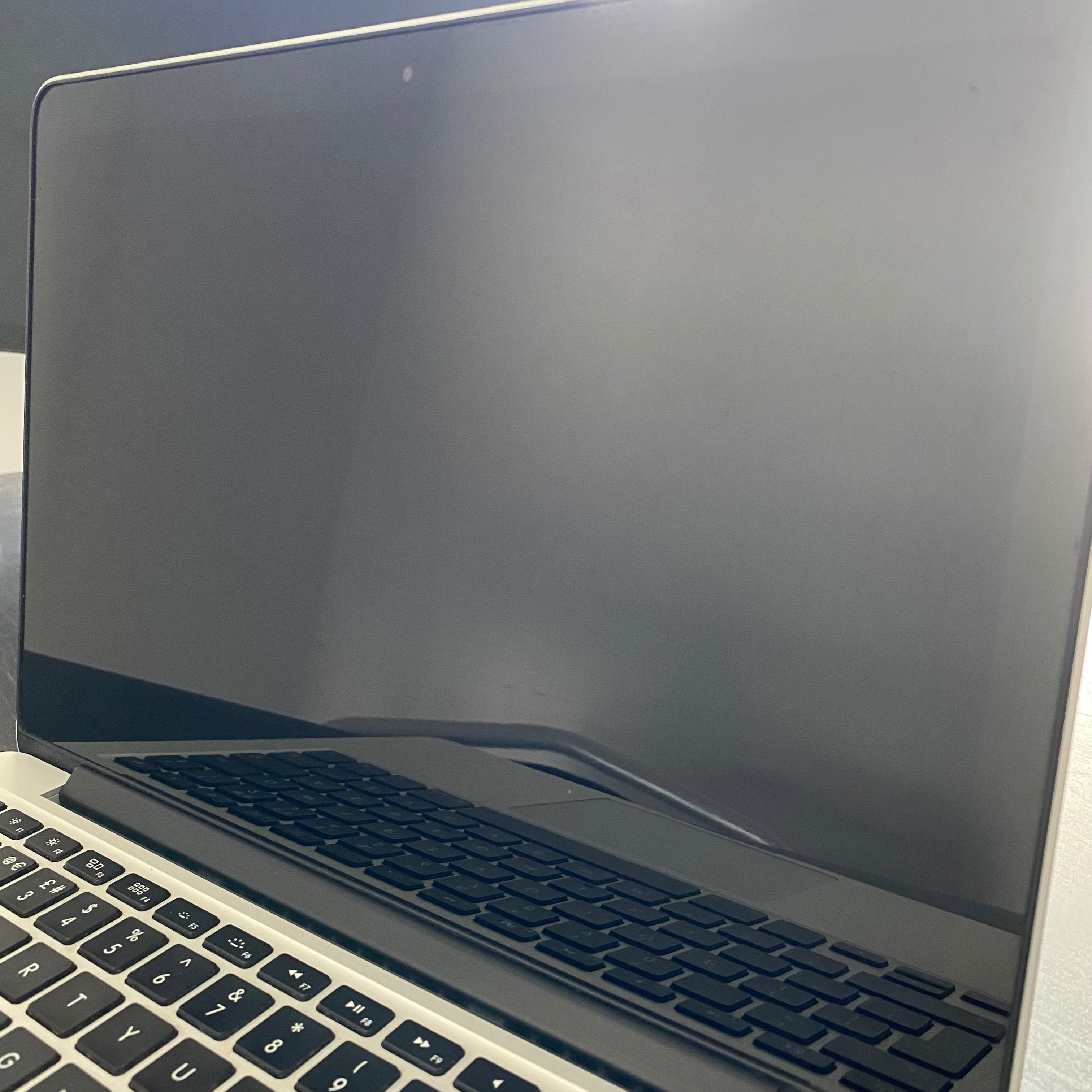 Apple MacBook Pro 13"  - 250GB - Mid-2014