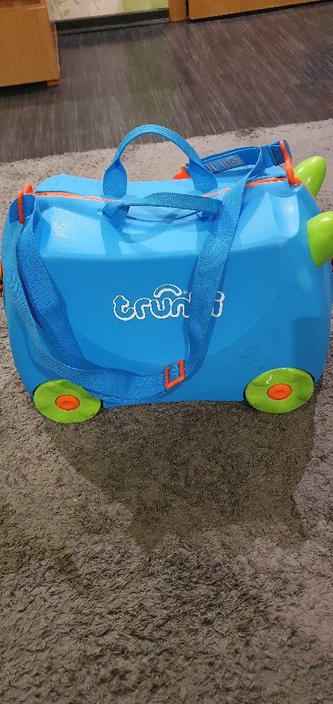 Продам дитячий возик чемодан trunki