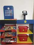Drewniany sklep Lidl z akcesoriami
