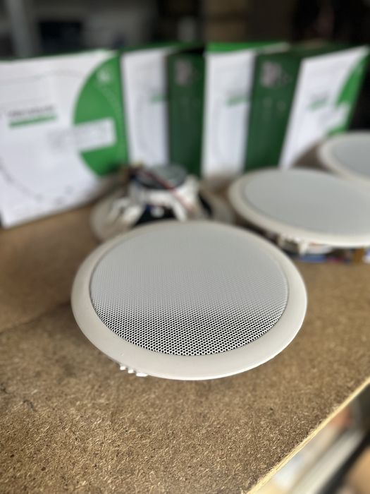 Фоновая озвучка кафе бара торгового зала , підсл та 4шт колонок ,