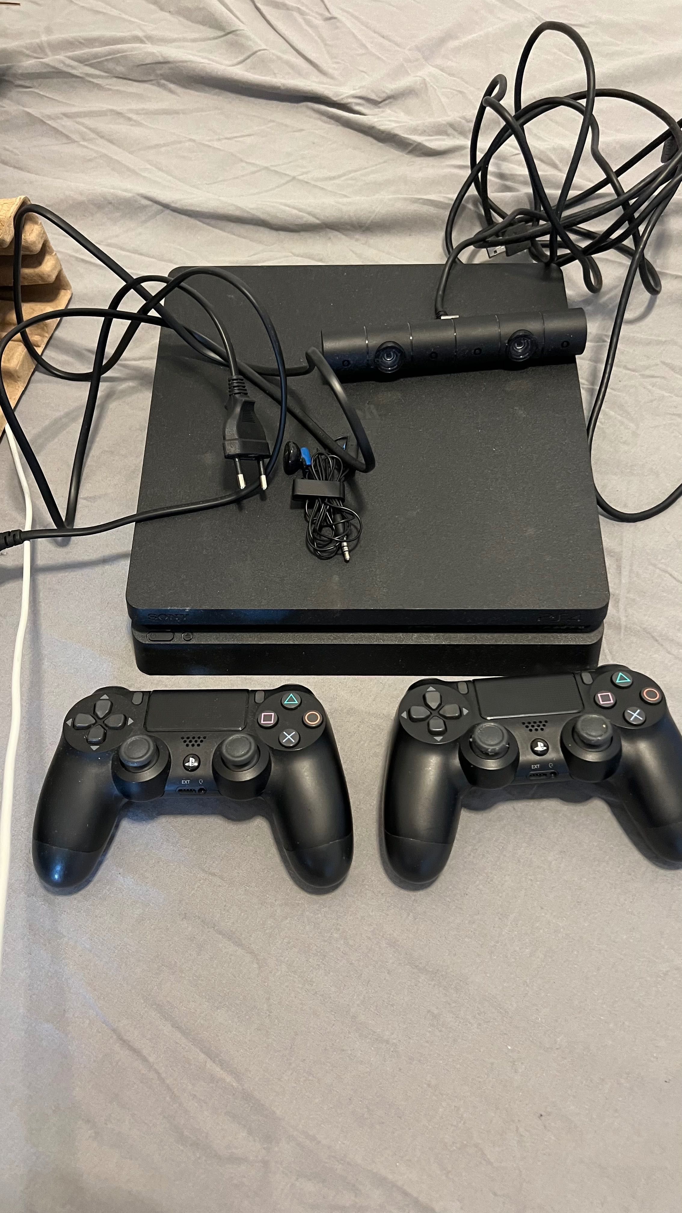 Ps4 Slim 1TB + 2 Controles + fone de ouvido + PSCam