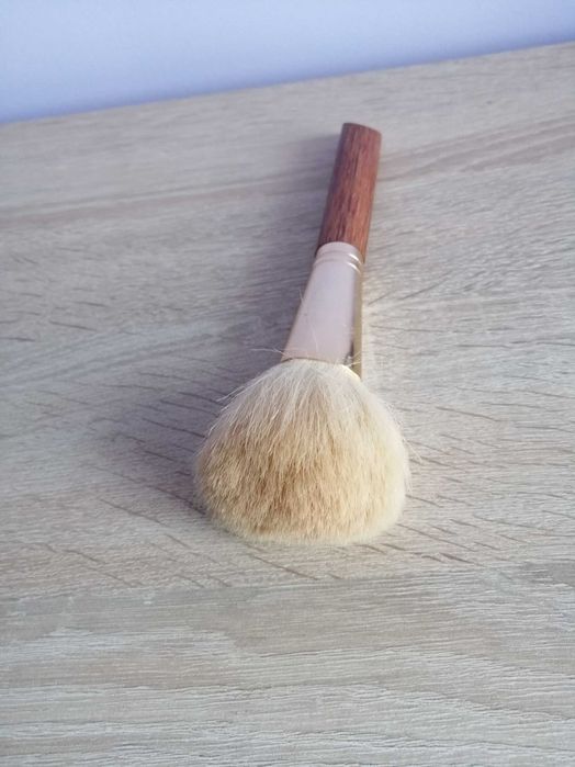 Pędzel z naturalnego włosia na drewnie