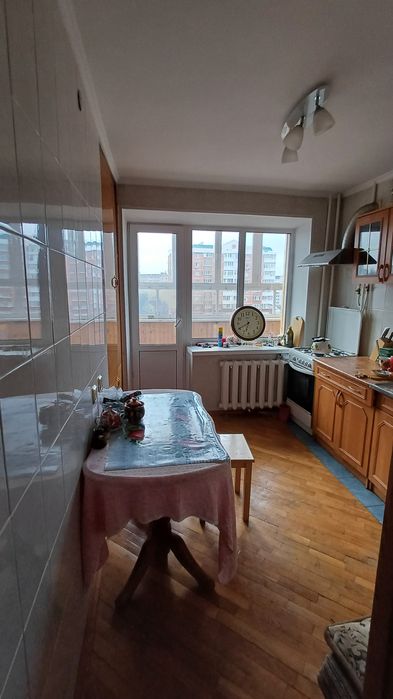 Продаж трикімнатної квартири по.Пр. Миру в Чернігові