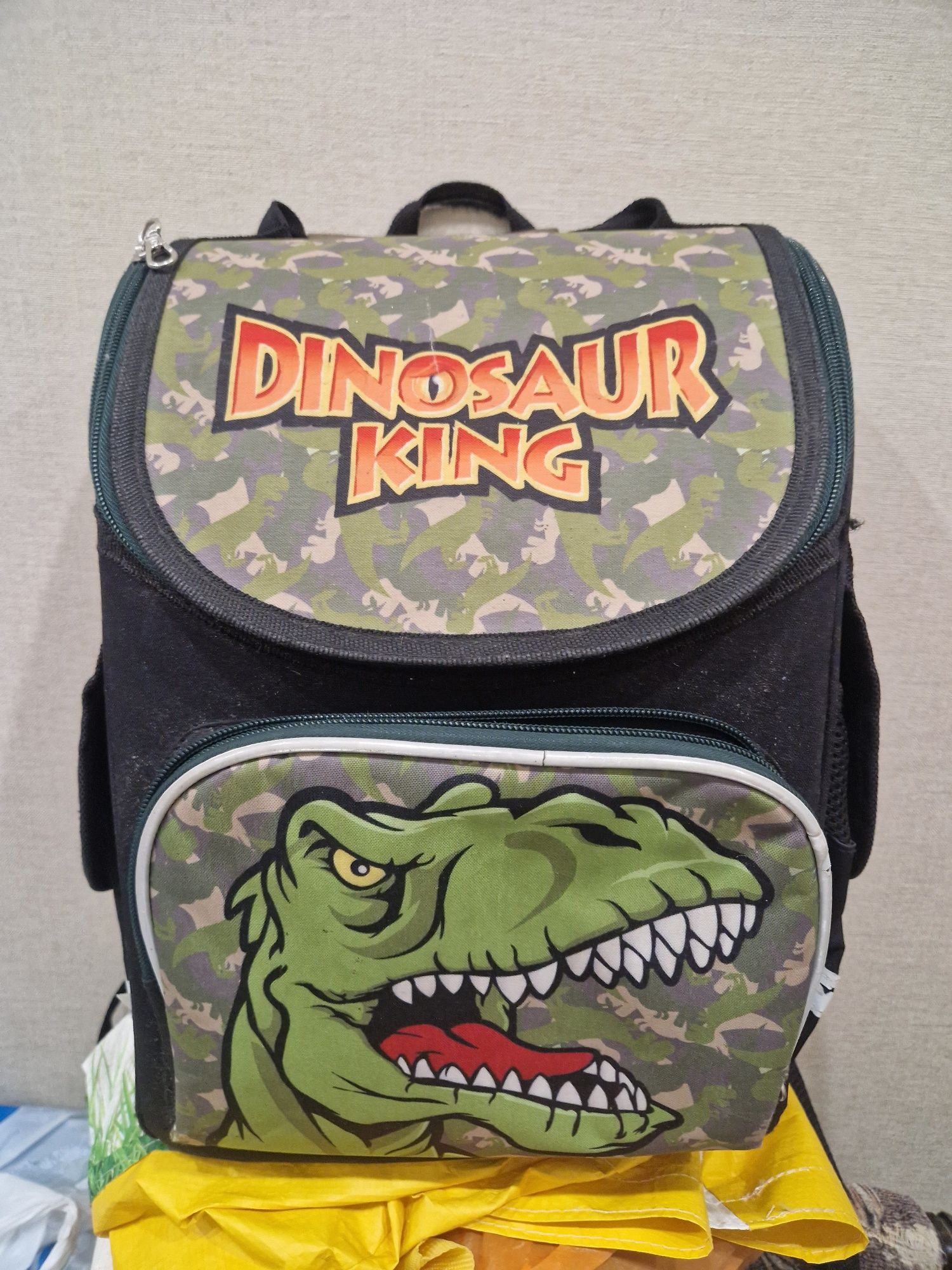 Школьный рюкзак/ портфель с динозавром б/у