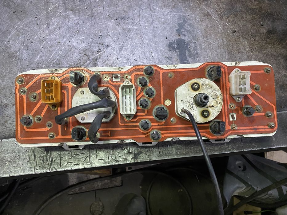 Продам приборную панель ваз 2107