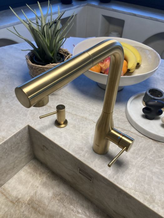 Bateria kuchenna złota Grohe Essence cool brushed