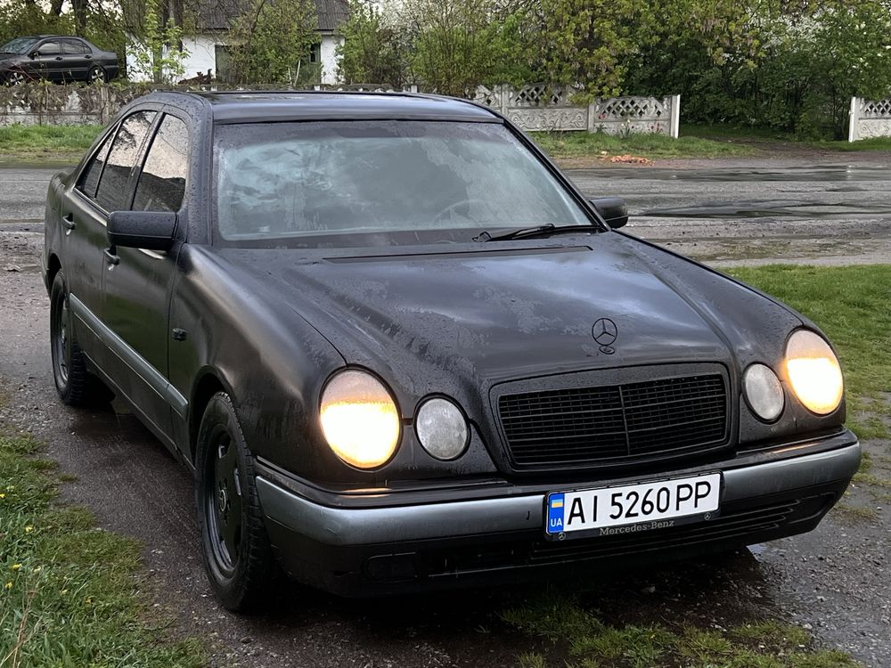 Продам Mercedes E230