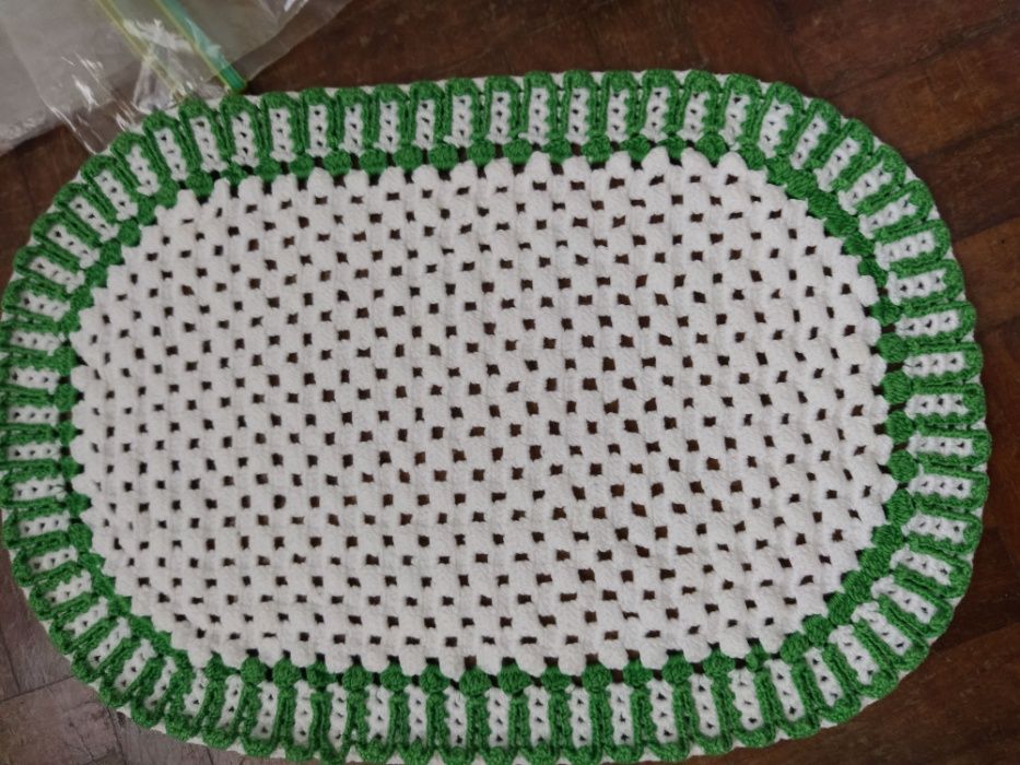 Naperons em renda de crochet verde e branco (4)