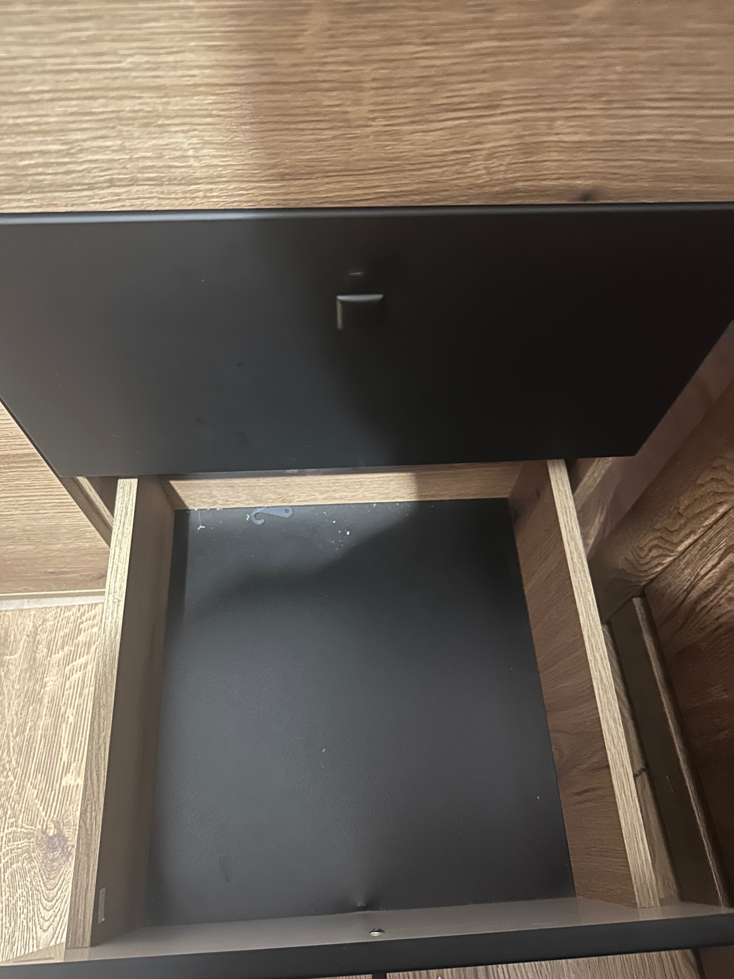 Szafa w idealnym stanie i modnym kolorze
