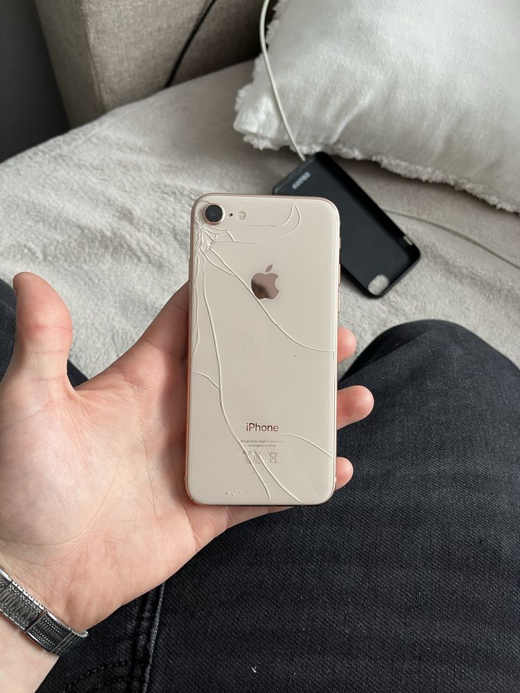 Iphone 8 stan dobry