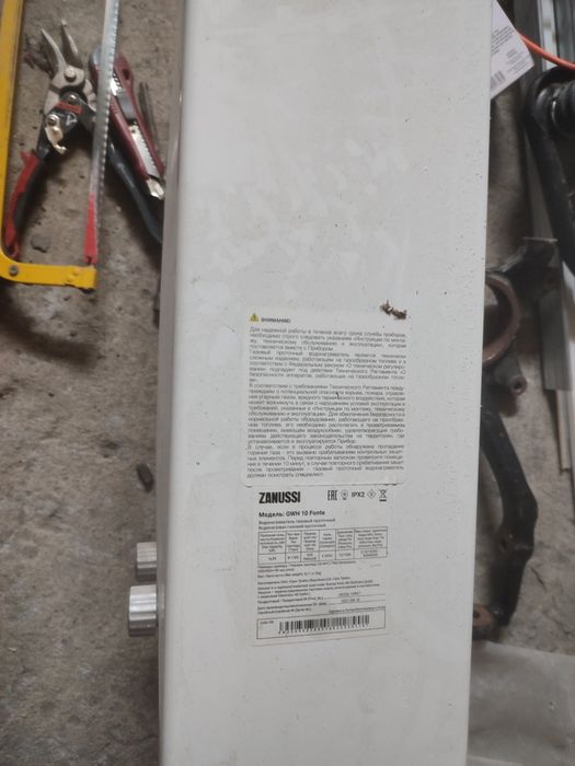 Продам газ колонку Zanussi