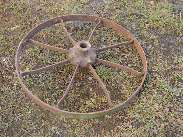 Stare koło stalowe żeliwne przedwojenne kolekcjonerskie 54cm