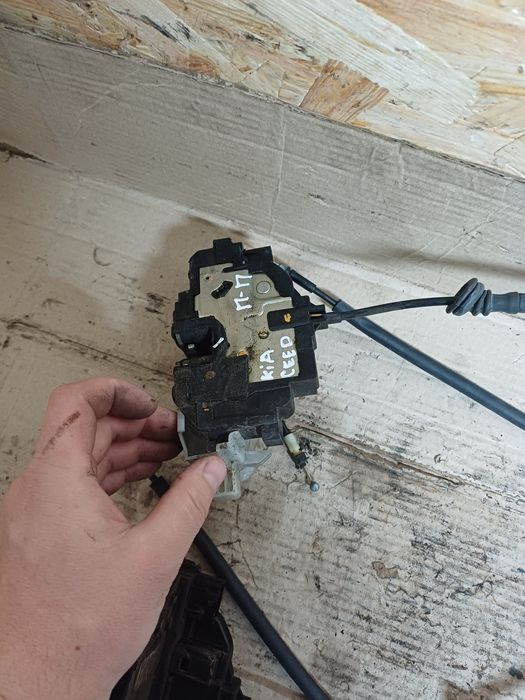 Kia ceed 1 06-12r дверні замки замок