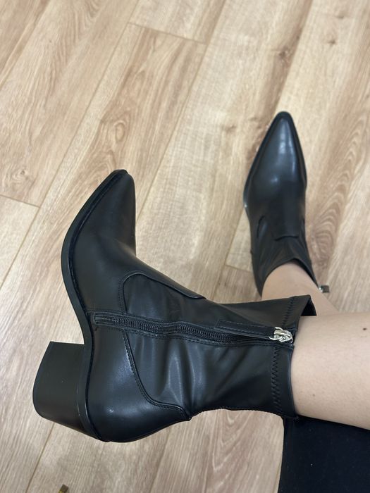 Козаки/казаки/ботильйони/черевики zara 38