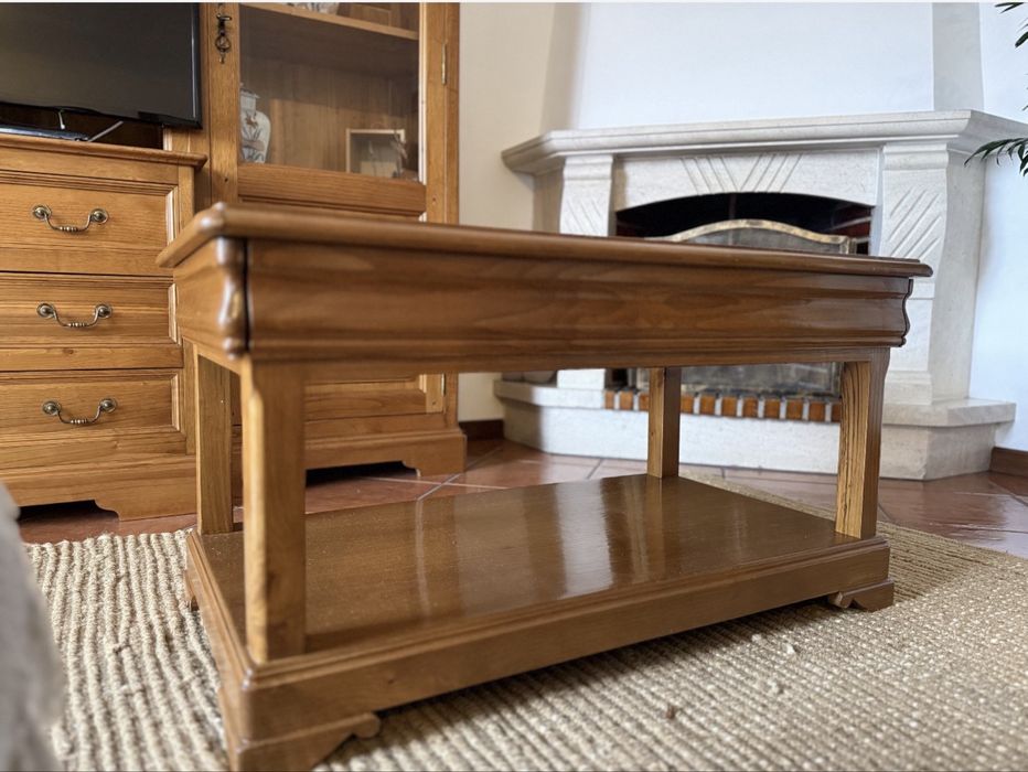 Mesa de centro em madeira maciça