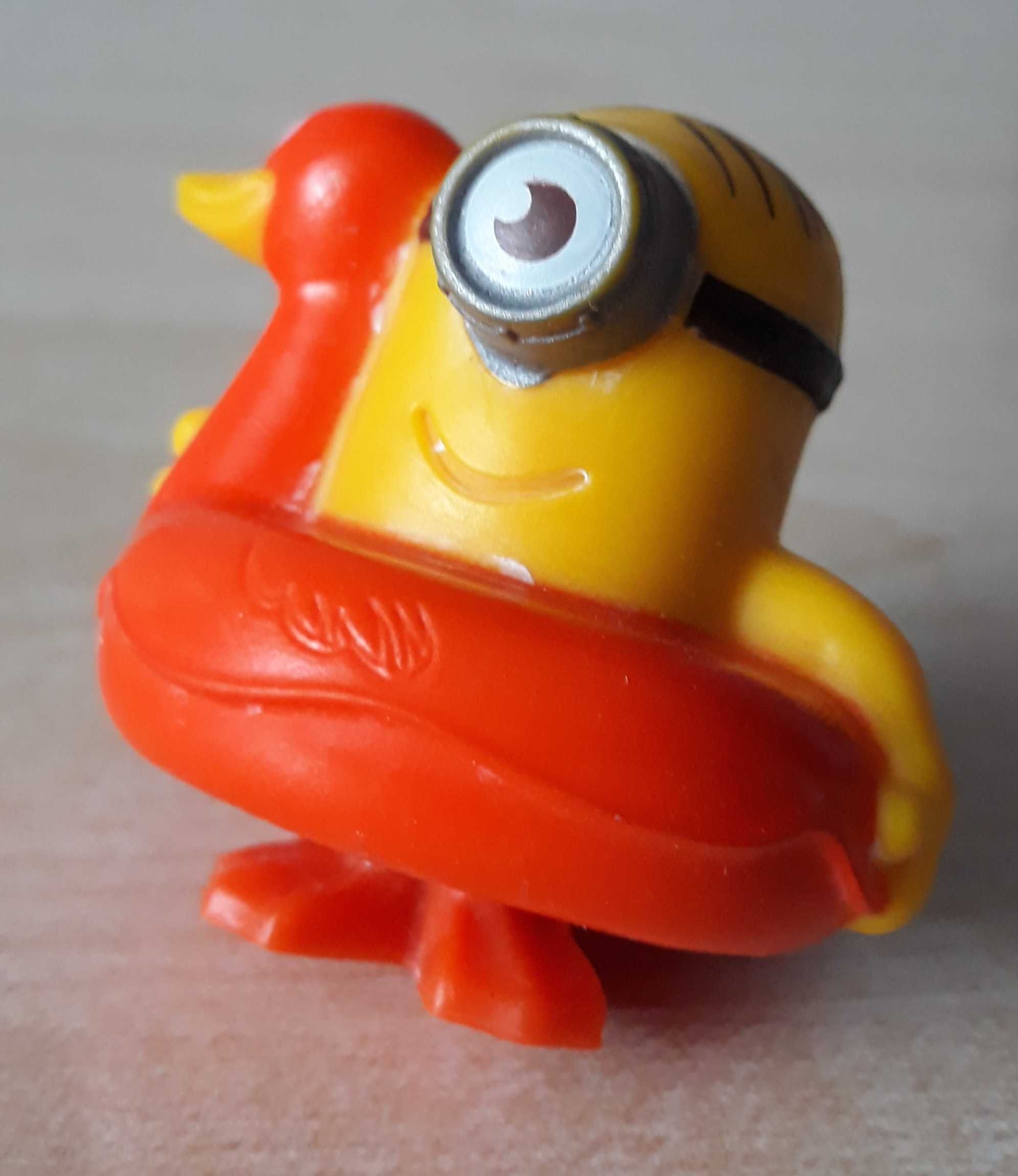 Minionki Minionek z kaczką figurka McD's 2019 5cm