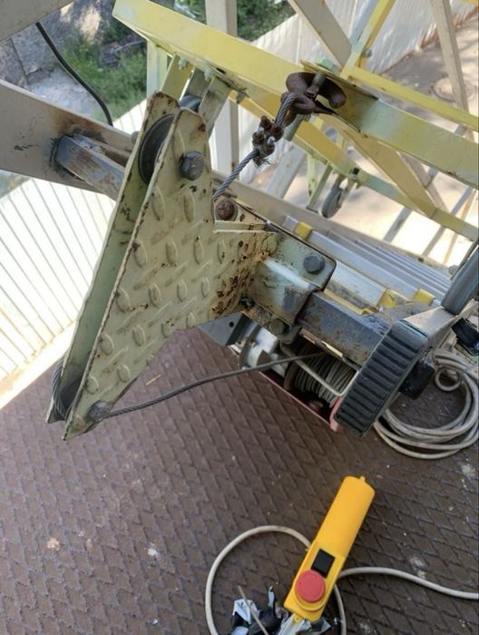 Підйомник сонячних панелей покрівельних та будівельних матеріалів на д