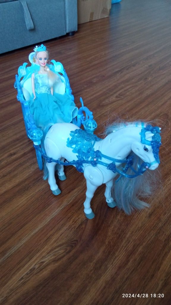 Сказочный экипаж.Карета с лошадью и куклой.